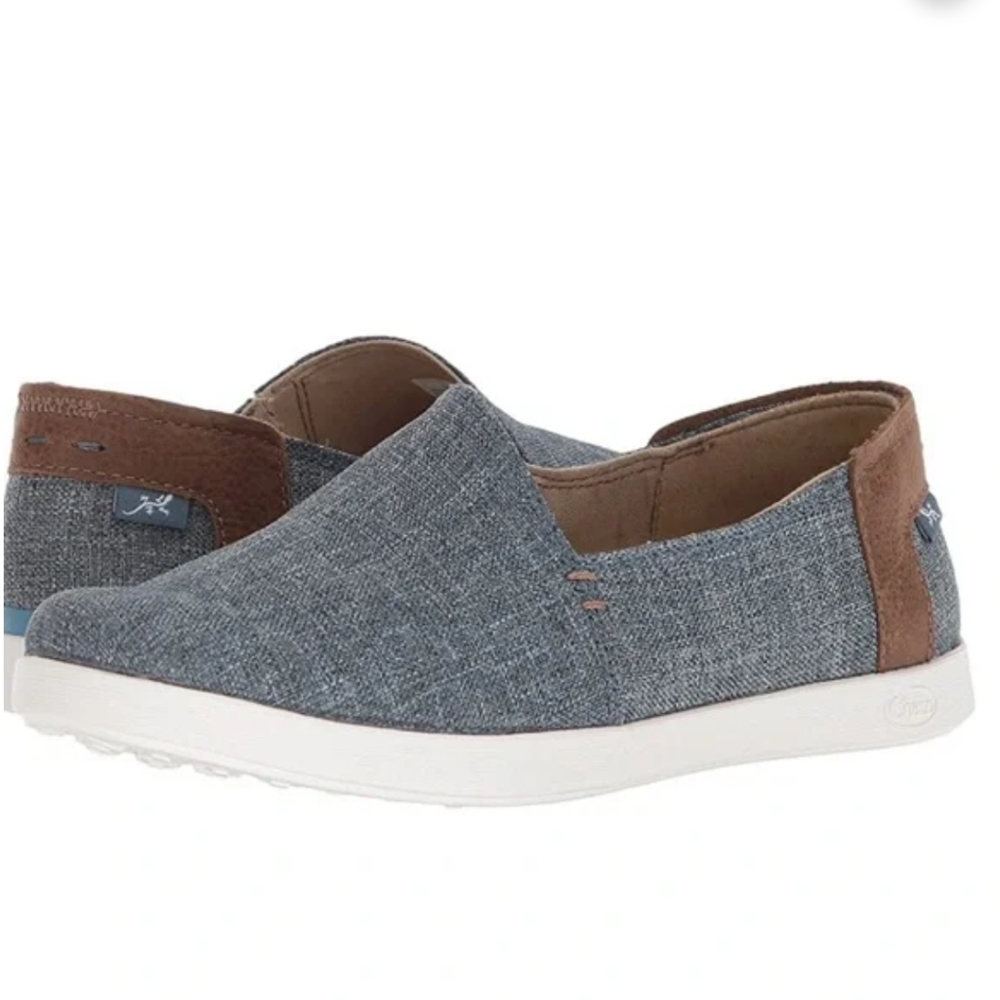 Chaco Ionia slip-on shoes in light gray. genuine leather trim Great arch…